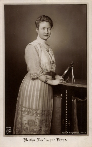 Postcard Bertha Princess of Lippe, standing portrait