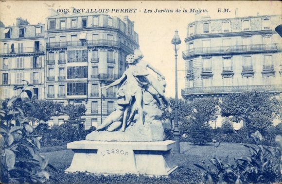 Ak Levallois Perret Hauts de Seine, Jardins de la Mairie, Monument L'Essor