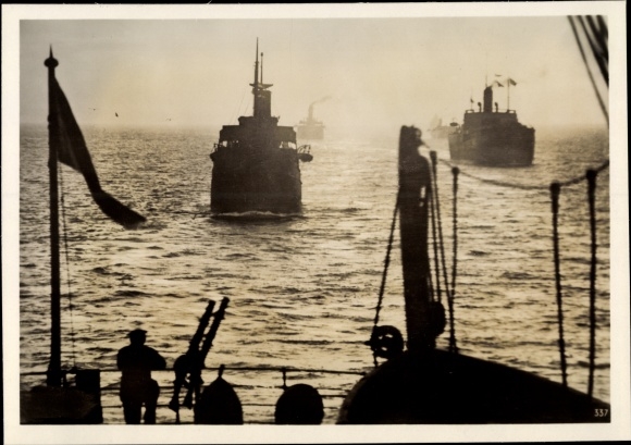 Photo Heinrich Hoffmann, Sea battle seen from a German warship, November 1939