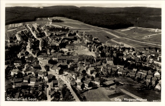 KP Quierschied w Saarze, widok z lotu ptaka na wiele domów, wiejskie otoczenie, stara architektura