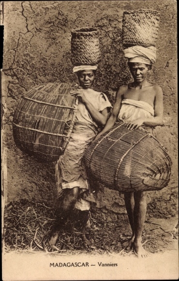 Postcard Madagaskar, Vanniers, Korbmacher