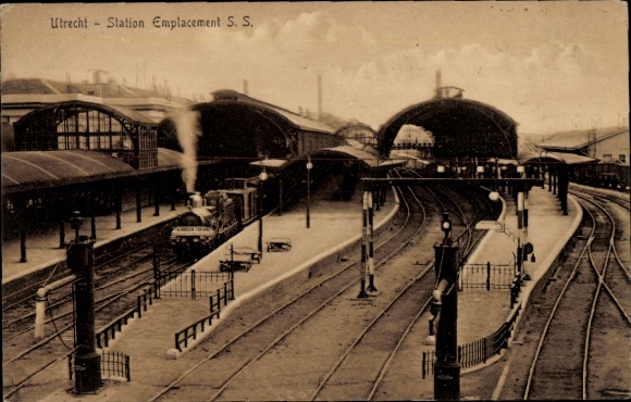 Ansichtkaart Utrecht Nederland, treinstation, perrons, stationshal