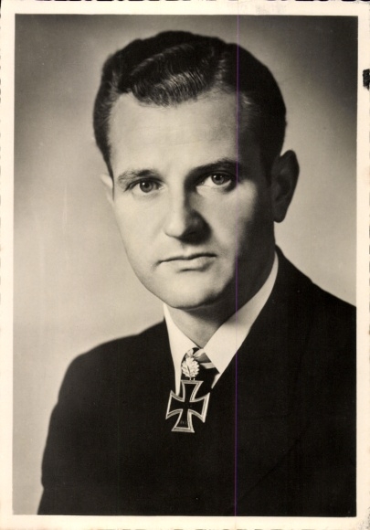 Ak Ritterkreuzträger Kapitänleutnant Heinrich Bleichrodt, Eichenlaub, Portrait, Kriegsmarine
