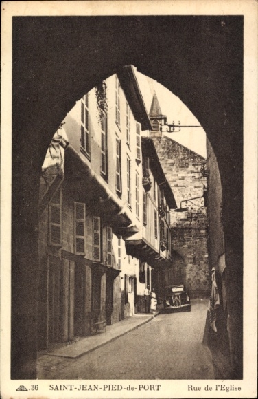 Ak Saint Jean Pied de Port Pyrénées Atlantiques, Rue de l'Eglise