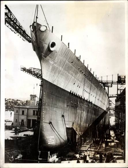 Foto Amerikanisches Kriegsschiff, US Navy, USS Chicago, launching at Mare Island Navy Yard