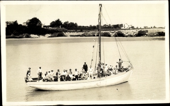 Photo people in a sailboat