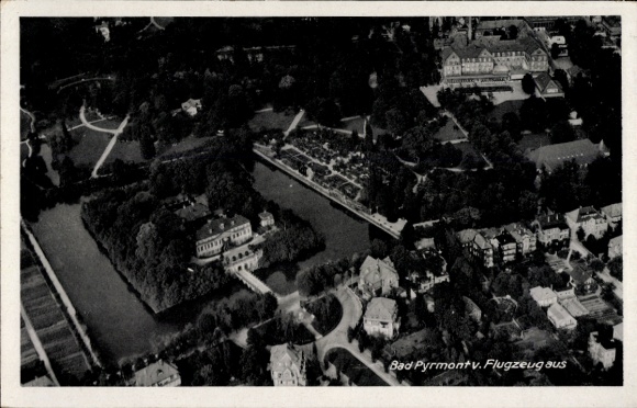 Postcard Bad Pyrmont in Lower Saxony, aerial view of parks, architecture