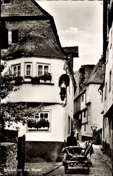 Postcard Briedel on the Moselle, street, carriage, houses, flower windows