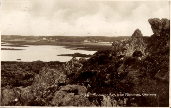 Ak Kanalinsel Guernsey, Rocquaine Bay, Plienmont,  Felsen, Wasser, Landschaft
