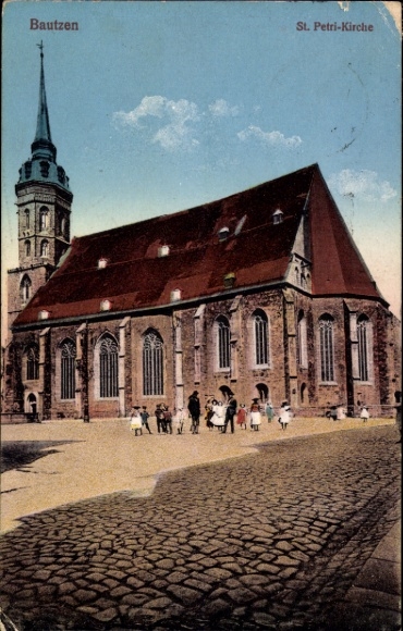 Ak Auritz Bautzen Oberlausitz, St. Petrikerk, architectuur, groepen mensen, straatbeeld