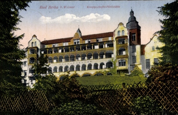 Ak Bad Berka in Thüringen, Kurhaus, Knappschafts-Heilstätte,  n Gebäudes, Gartenanlage