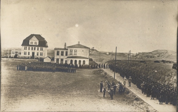 Photo Postcard Wangerooge, parade for the birthday of the Grand Duke of Oldenburg, 1914, Pension Charlotte