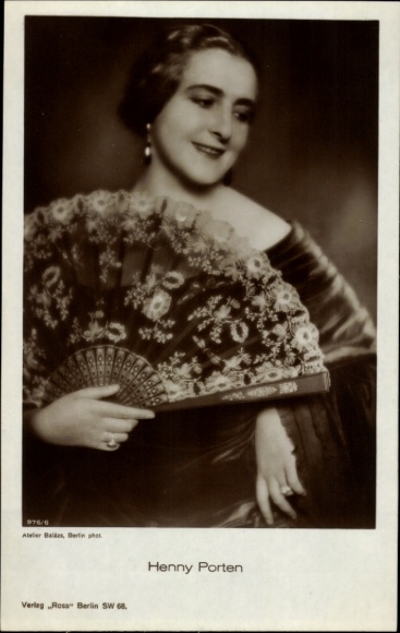 Postcard actress Henny Porten, portrait, fan