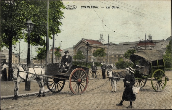 Ak Charleroi Wallonië Henegouwen, La Gare, treinstation, rijtuigen