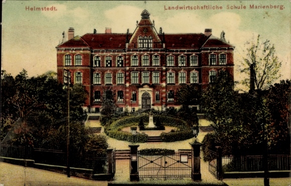 KP Helmstedt w Dolnej Saksonii, Szkoła Rolnicza Marienberg, widok z zewnątrz, ogród