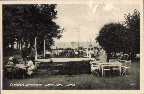 Postcard Baltic resort Boltenhagen, Ostsee Hotel, garden, tables with chairs