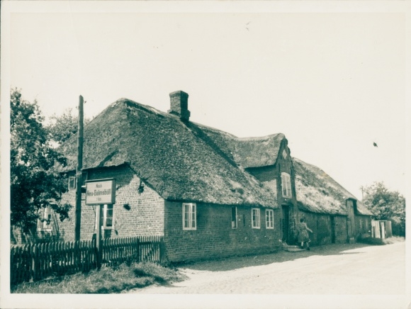 Photo Christian Albrechts Koog Galmsbüll in North Friesland, homestead in the village