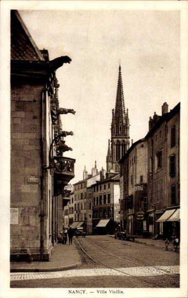 Ak Nancy Meurthe et Moselle, Stadtansicht von  alte Gebäude, Straßenbahn, Kirchturm