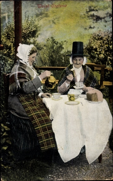 Postcard Welsh Costume, Waliserinnen in Volkstrachten
