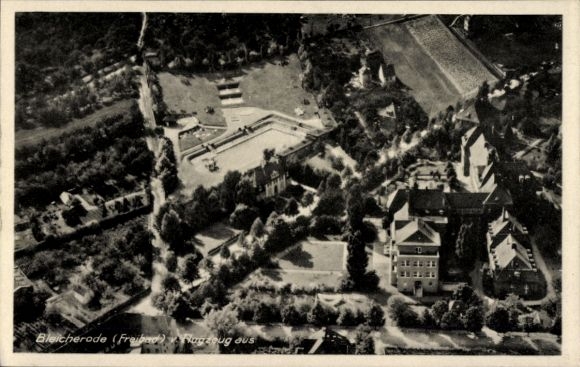Ak Bleicherode am Harz, Luftaufnahme, Stadtansicht, Parks, n Gebäude