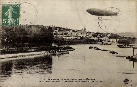 Ak Saint Cloud Hauts de Seine, Panorama von Saint-Cloud, Blick auf die Seine, Luftschiff, Schiffe