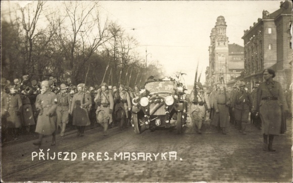 Photo Postcard President Tomáš Garrigue Masaryk, soldiers