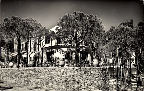 Ak Sant Feliu de Guíxols Katalonien, Hotel Alábriga, Costa Brava,  Bäume, Terrasse