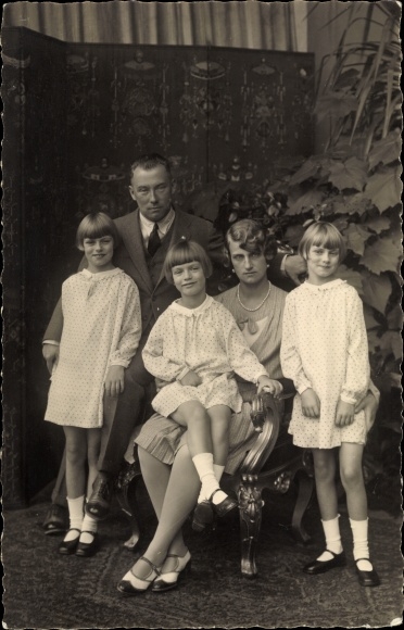 Photo Postcard Margarete of Saxony, Prince Friedrich of Sigmaringen, children