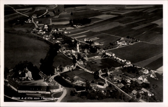 Ak Aham an der Vils, Luftaufnahme von Aham, Felder, Kirche, Häuser