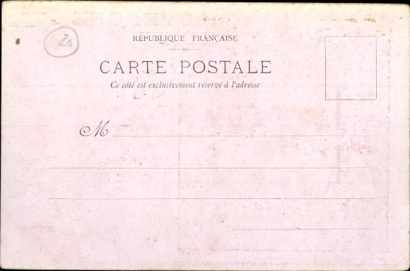 Postcard Auvergne, A family sitting at the table in a kitchen