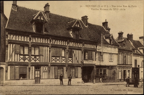 Ak Houdan Yvelines, Vue prise Rue de Paris, Vieilles Maisons du XVI siecle