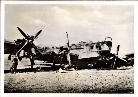 Photo Hoffmann Shot down Russian plane, July 1942