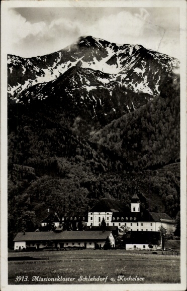 Ak Schlehdorf am Kochelsee Oberbayern, Missionskloster, Bergmassiv