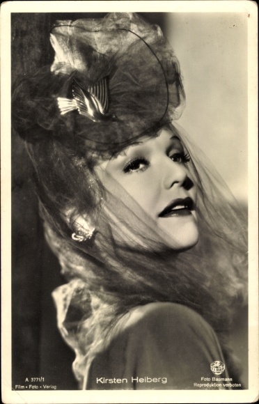 Postcard actress Kirsten Heiberg, portrait, hat, veil