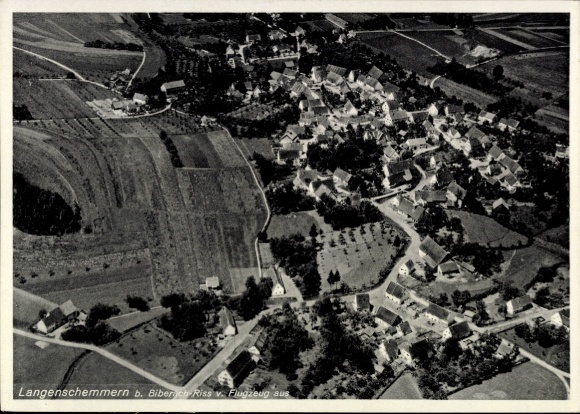Ak Langenschemmern Schemmerhofen in Württemberg, Luftaufnahme von  Biberach, Flugzeugperspektive