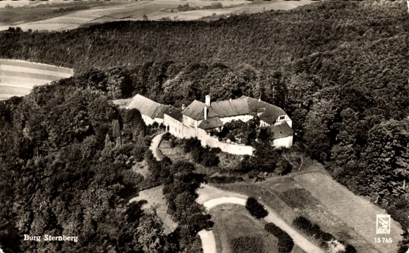 Ak Extertal Nordrhein Westfalen, Fliegeraufnahme vom Kreisjugendheim Burg Sternberg, Wald