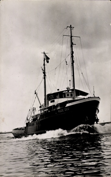 Postcard tugboat MT Rode Zee, L. Smit & Co.