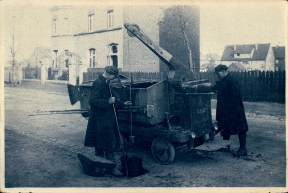 Postcard Magdeburg on the Elbe, AEG factory, street cleaning