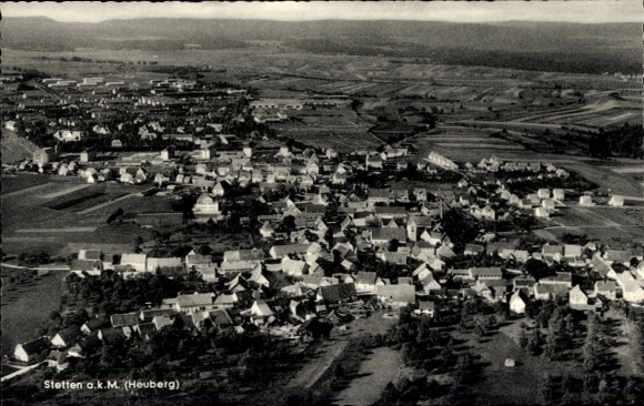 Ak Stetten am kalten Markt, Luftaufnahme Dorf, zahlreiche Dächer, Felder, Berge im Hintergrund