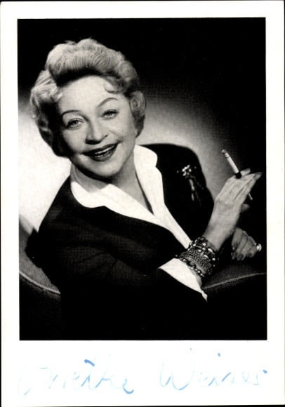 Postcard actress Grethe Weiser, portrait with cigarette, autograph