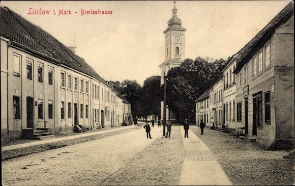 Postcard Lindow in der Mark, Breitestrasse, church