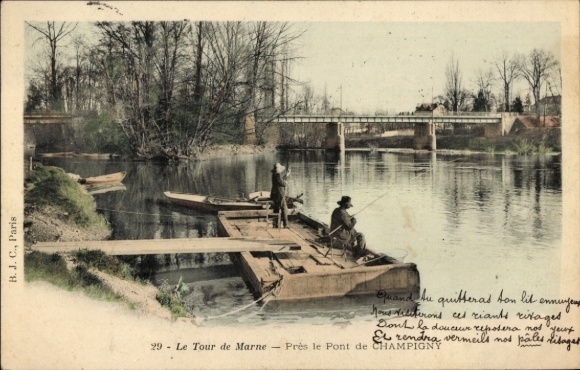Ak Champigny sur Marne Val de Marne, Le Tour de Marne, zwei Fischer auf einem Boot, Brücke im Hin