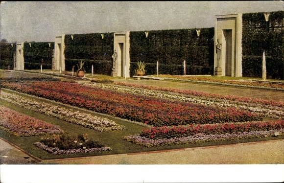 Ak Essen im Ruhrgebiet, Blühender Garten, Blumenbeete, große Hecken, Statue, Gartenausstellung, 1