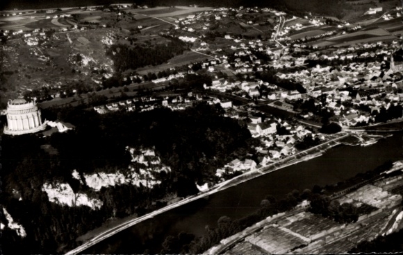 Ak Kelheim an der Donau Niederbayern, Luftaufnahme von  Fluss und Landschaft