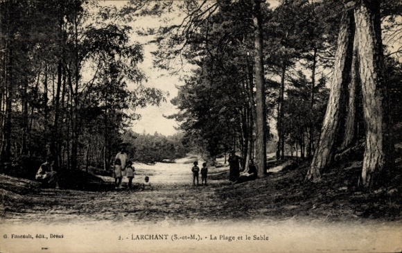 Postcard Larchant Seine-et-Marne, The Beach and the Sand