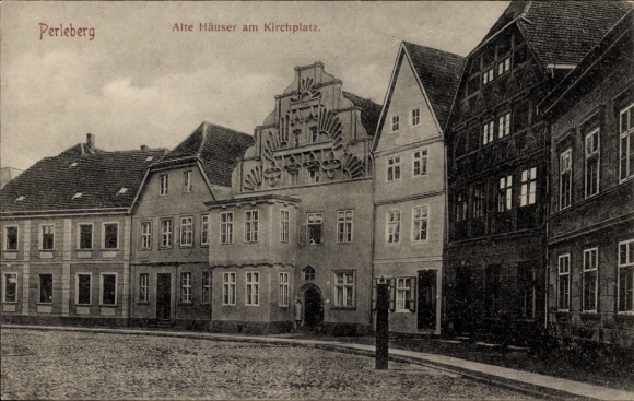 Postcard Perleberg in der Prignitz, Old Houses, Church Square
