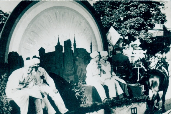 Collective picture picture documents of our time No. 140 millennium celebration Bautzen 1933, car of the painters&#39; guild