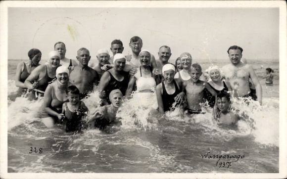 Photo Postcard North Sea resort Wangerooge in East Frisia, people in the water, swimwear