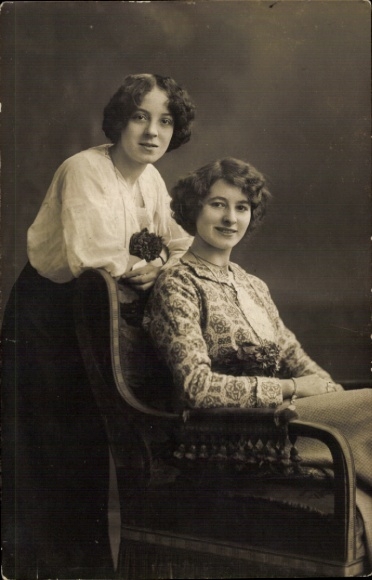 Photo Postcard Two women, portrait, fashion, blouse, hairstyle