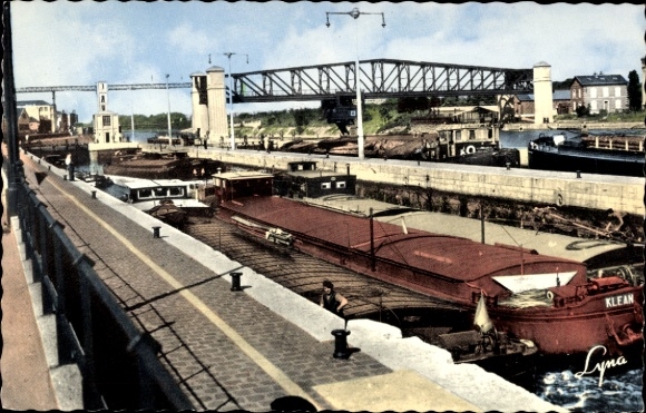Ak Suresnes Hauts de Seine, Schleuse, Schiffe, Brücke, Hafen, KLEAN, Lyna